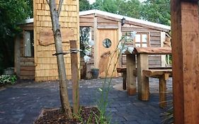 Charming 2-Bed Cabin In Sutton Coldfield