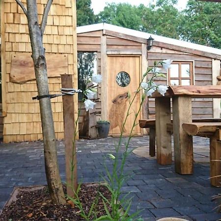 Charming 2-Bed Cabin In Sutton Coldfield Exterior photo