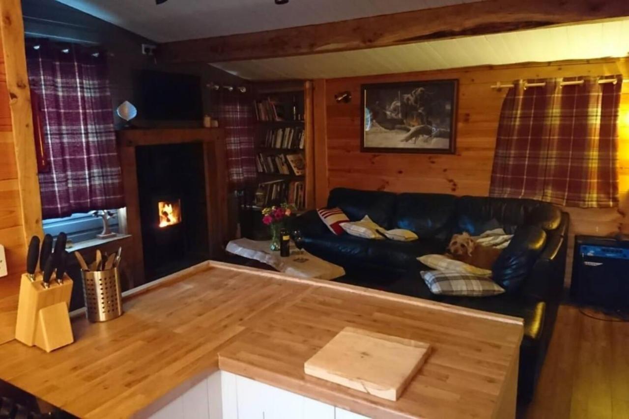 Charming 2-Bed Cabin In Sutton Coldfield Exterior photo
