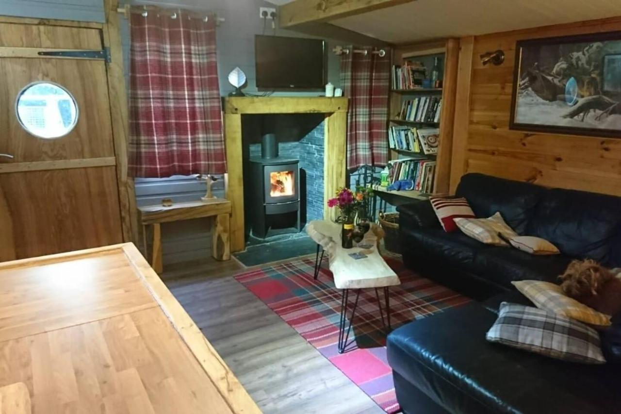 Charming 2-Bed Cabin In Sutton Coldfield Exterior photo
